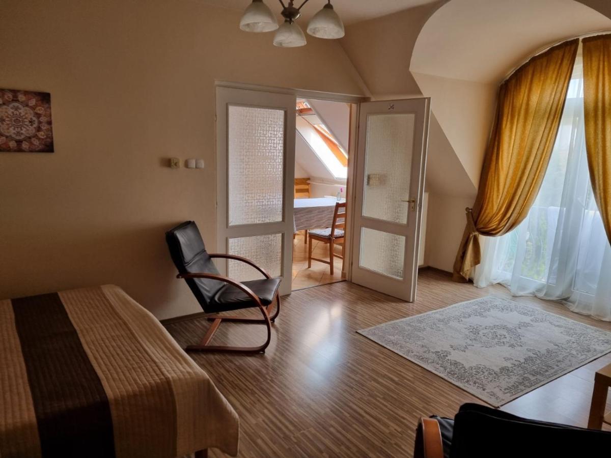 Koerteszirom Apartman Еґер Екстер'єр фото