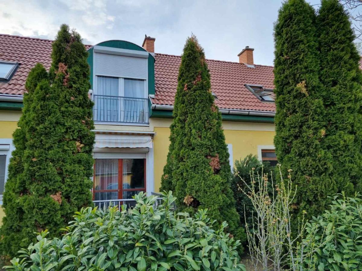 Koerteszirom Apartman Еґер Екстер'єр фото